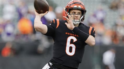 Jake Browning and the surging Bengals head to Pittsburgh to face the reeling Steelers